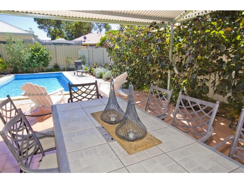 11a Coleman Crescent, Melville WA 6156