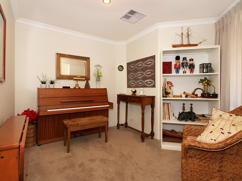 24 Riversdale Pass, Jandakot WA 6164