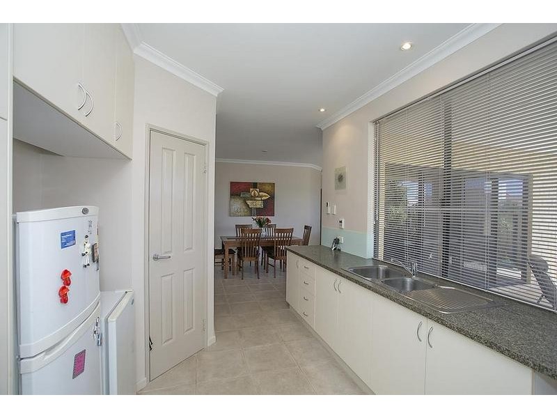 2/18 Separovich Way, Spearwood WA 6163