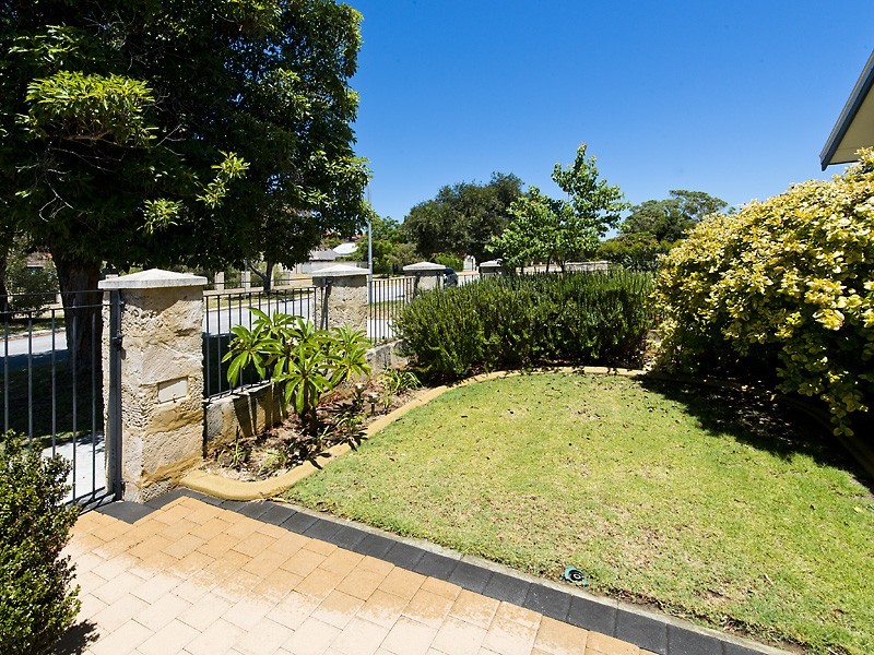 1/156 Holland Street, Fremantle WA 6160