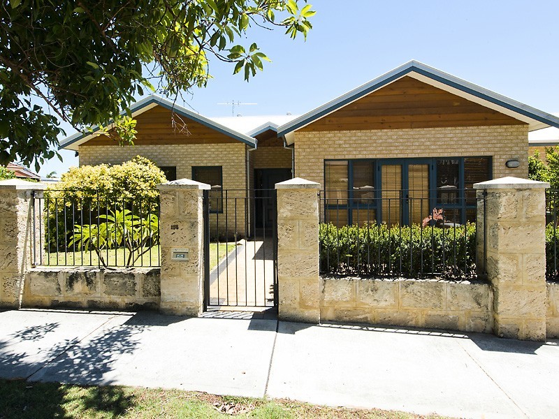 1/156 Holland Street, Fremantle WA 6160