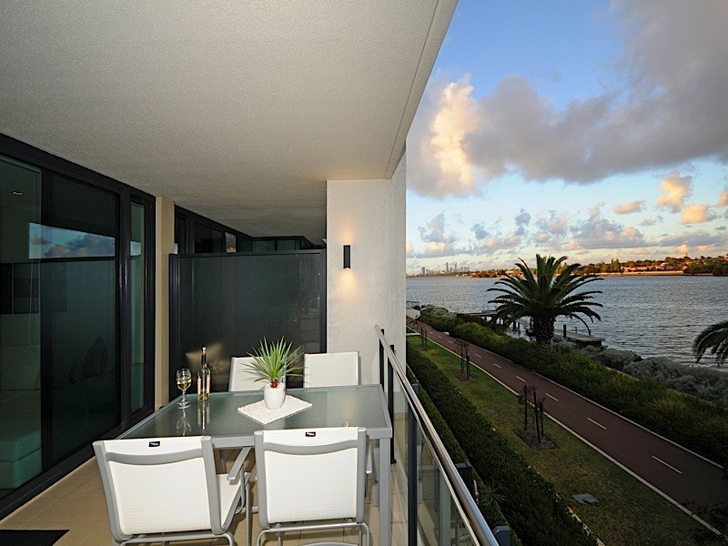 E202/70 Canning Beach Road, Applecross WA 6153