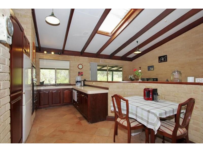 114 Amethyst Crescent, Mount Richon WA 6112