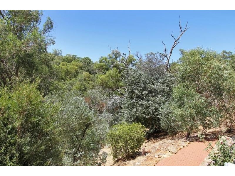 114 Amethyst Crescent, Mount Richon WA 6112