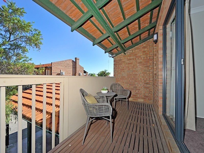 15/10 Stirling Street, Fremantle WA 6160