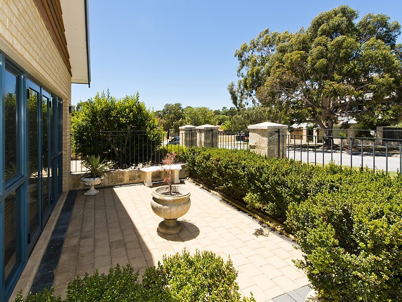 1/156 Holland Street, Fremantle WA 6160