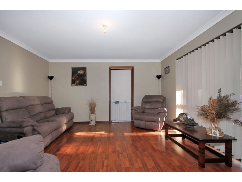 8 Dew Street, Forrestdale WA 6112