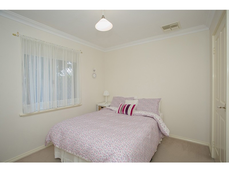 2A Doney Street, Alfred Cove WA 6154