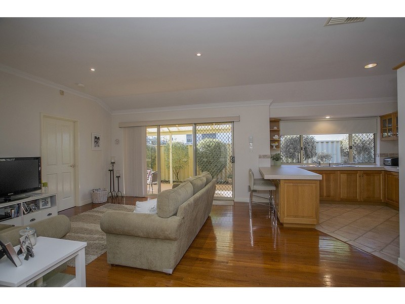 2A Doney Street, Alfred Cove WA 6154