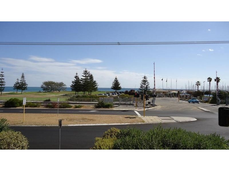 2/174 Marine Terrace, South Fremantle WA 6162
