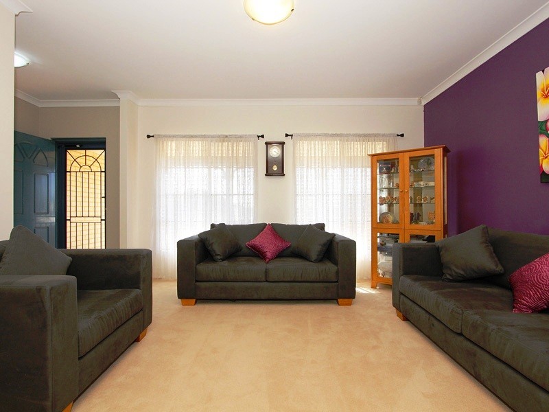 21 Peach Tree Way, Forrestfield WA 6058