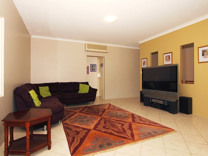 21 Peach Tree Way, Forrestfield WA 6058