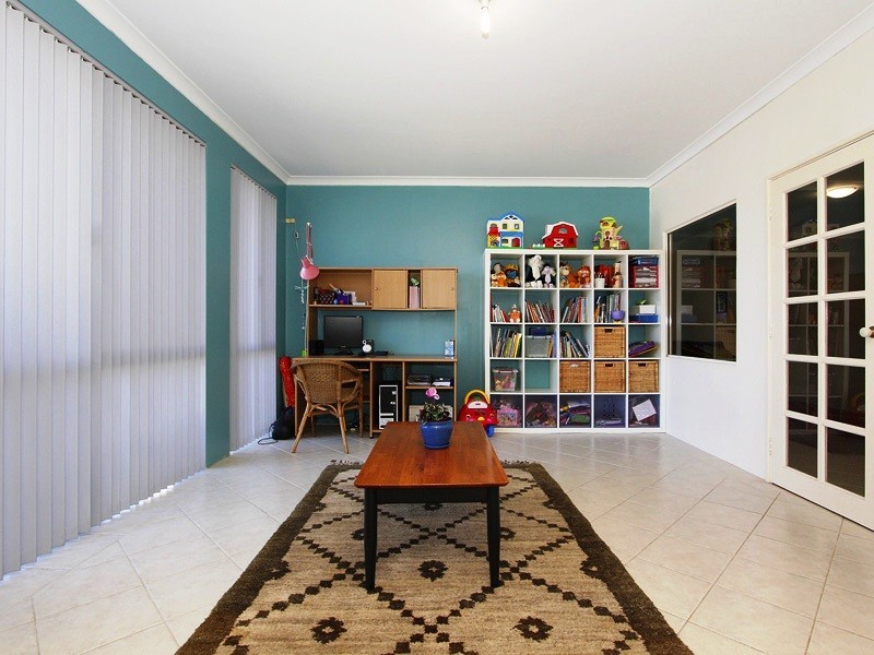 21 Peach Tree Way, Forrestfield WA 6058