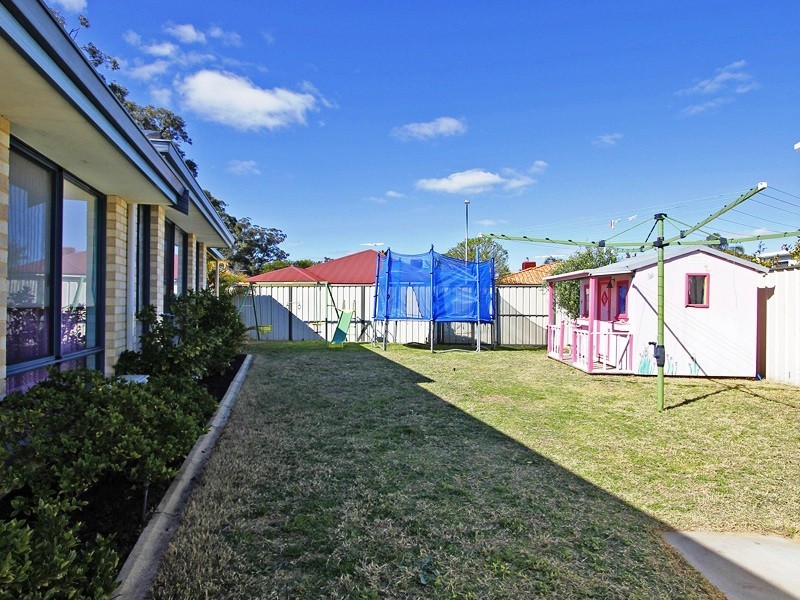 21 Peach Tree Way, Forrestfield WA 6058