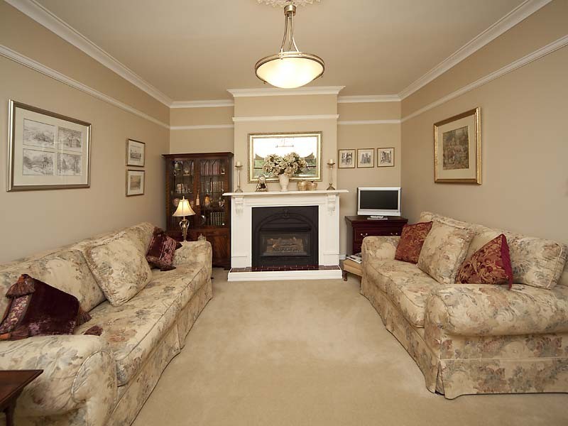 11 Riverbank Blvd, South Guildford WA 6055