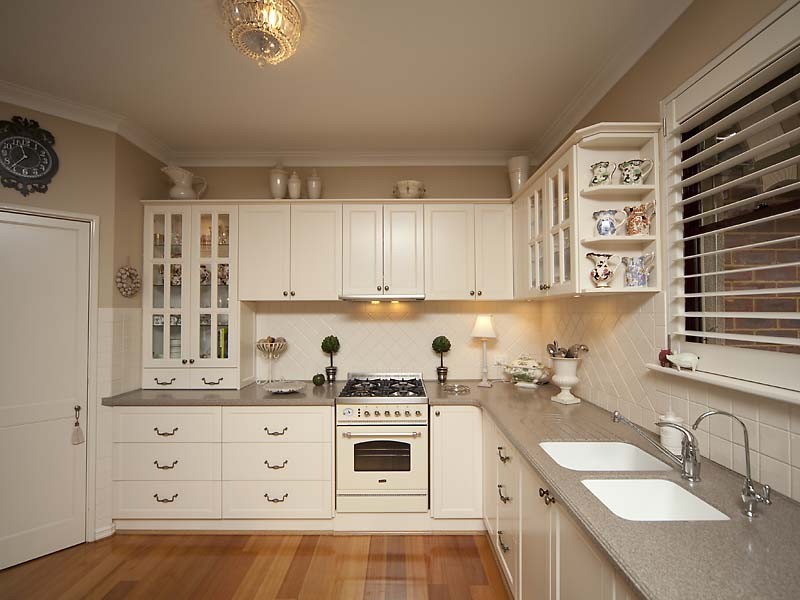 11 Riverbank Blvd, South Guildford WA 6055