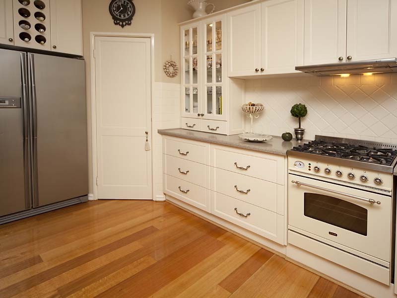 11 Riverbank Blvd, South Guildford WA 6055