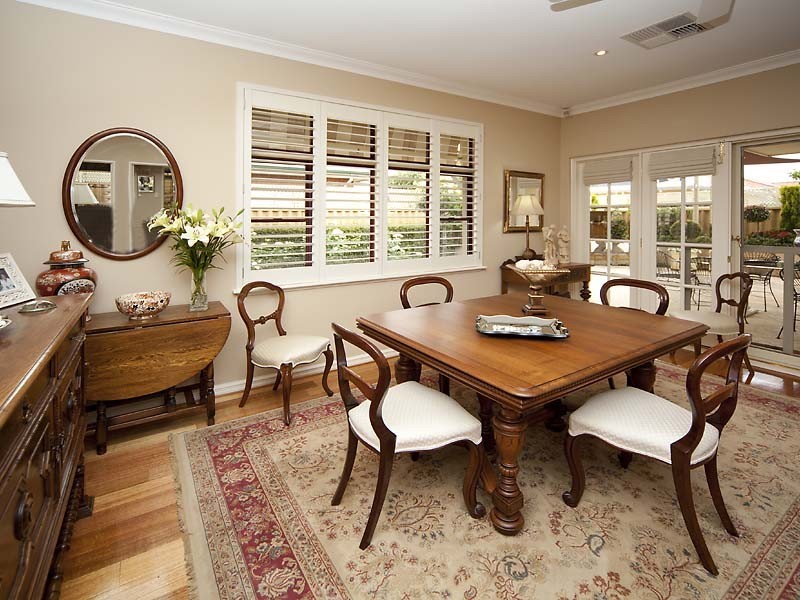 11 Riverbank Blvd, South Guildford WA 6055