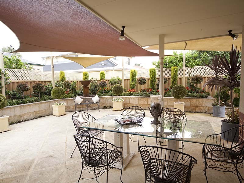 11 Riverbank Blvd, South Guildford WA 6055