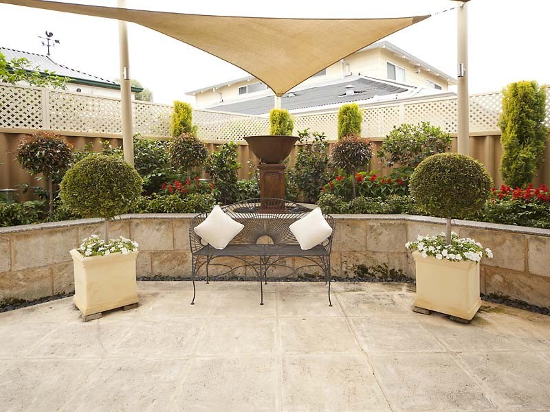 11 Riverbank Blvd, South Guildford WA 6055