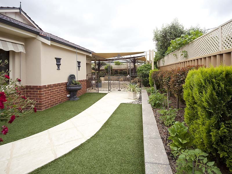 11 Riverbank Blvd, South Guildford WA 6055