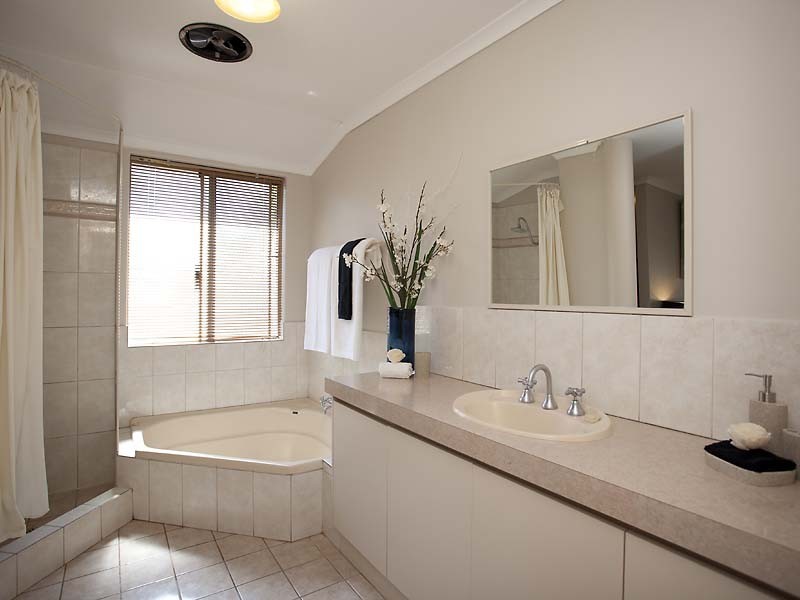 10 Riverdale Road, Helena Valley WA 6056