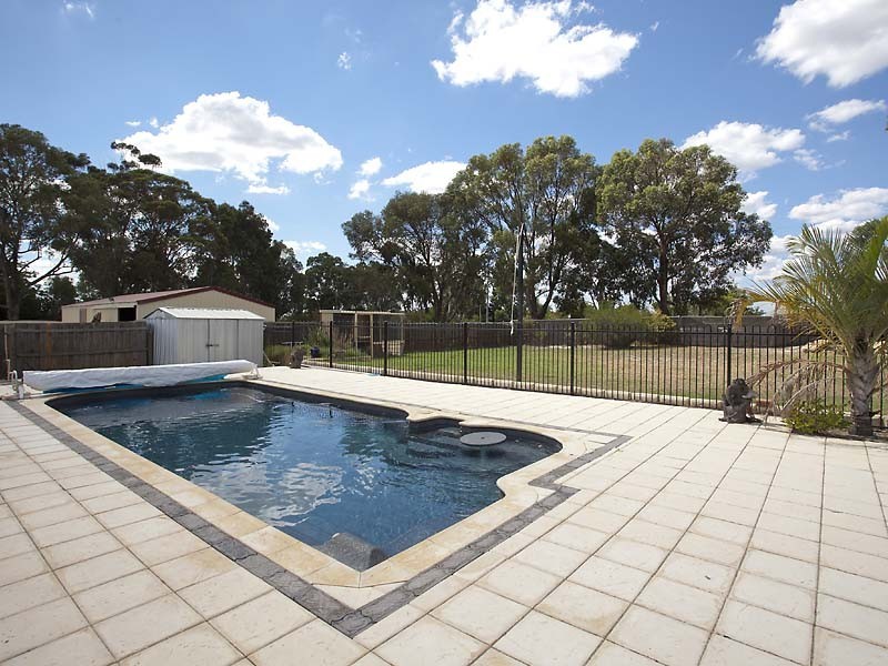 10 Riverdale Road, Helena Valley WA 6056