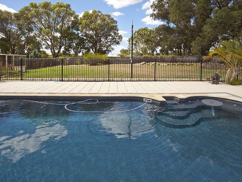 10 Riverdale Road, Helena Valley WA 6056