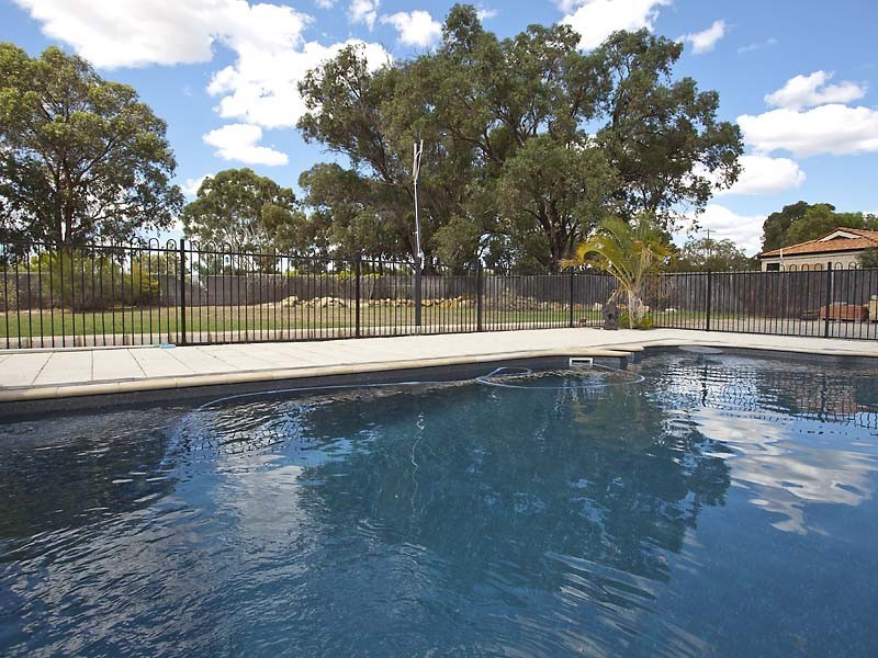 10 Riverdale Road, Helena Valley WA 6056