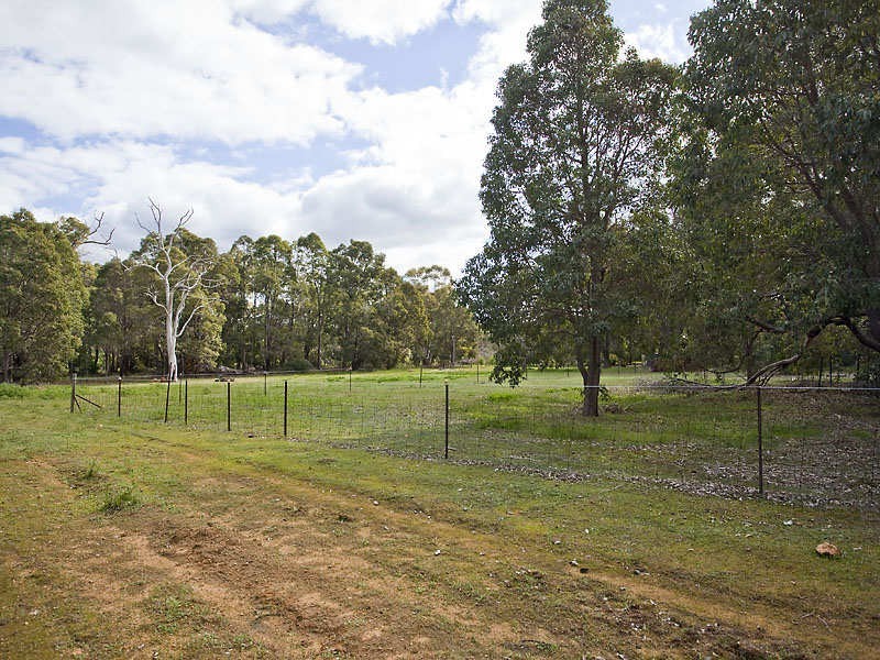 100 Boyamyne Road, Parkerville WA 6081