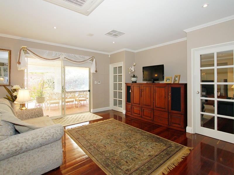 1 River Bank Blvd, South Guildford WA 6055