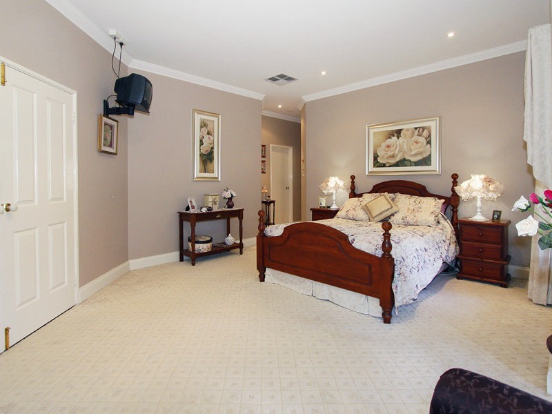 1 River Bank Blvd, South Guildford WA 6055