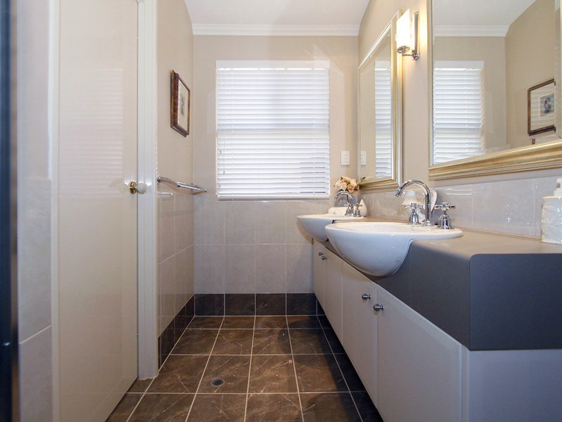 1 River Bank Blvd, South Guildford WA 6055