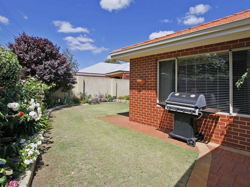 1 River Bank Blvd, South Guildford WA 6055