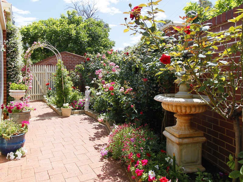 1 River Bank Blvd, South Guildford WA 6055