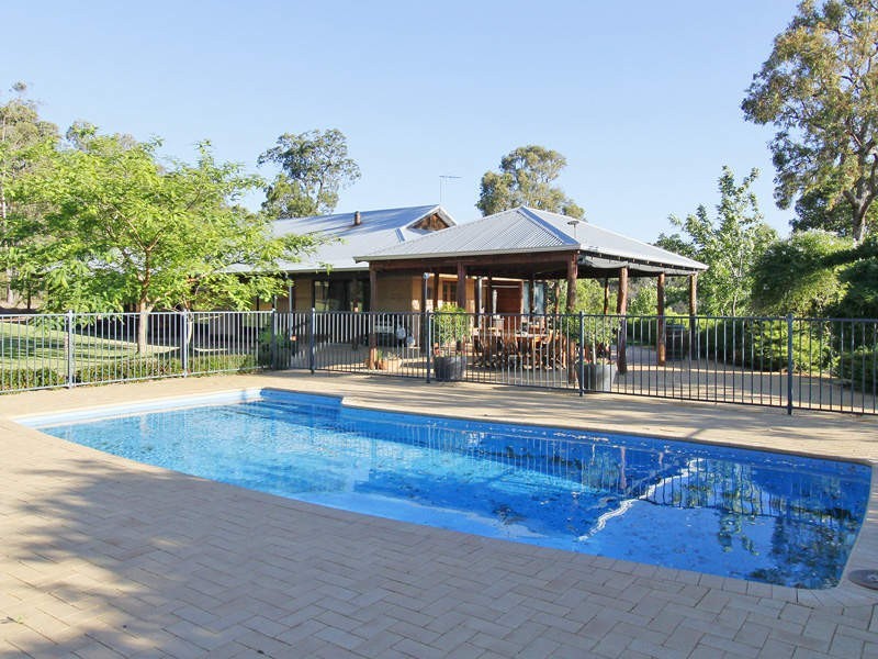 60 Reeds Road, Carmel WA 6076