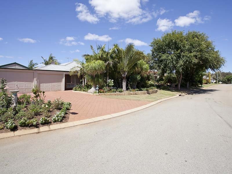 14 Houghton Close, South Guildford WA 6055