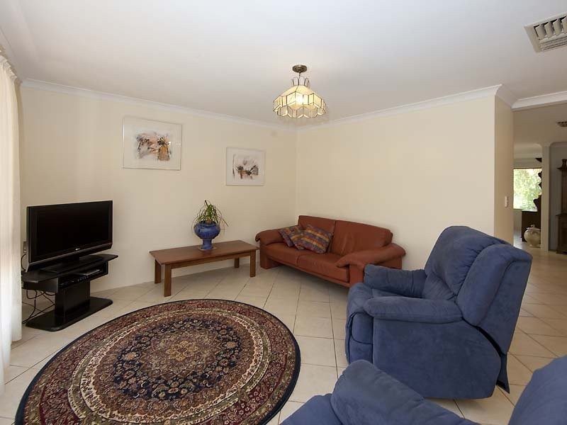 14 Houghton Close, South Guildford WA 6055