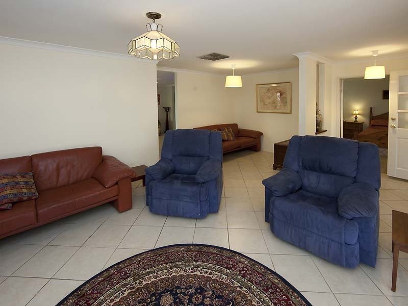 14 Houghton Close, South Guildford WA 6055