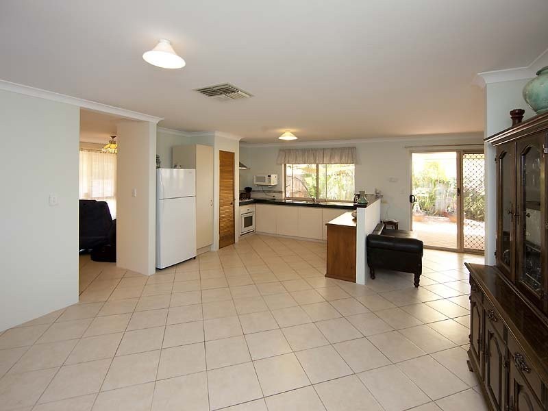 14 Houghton Close, South Guildford WA 6055