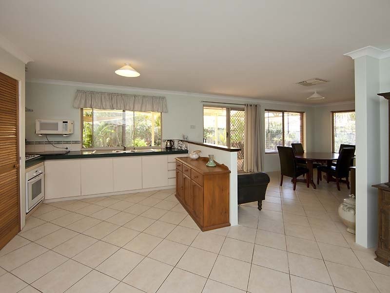 14 Houghton Close, South Guildford WA 6055