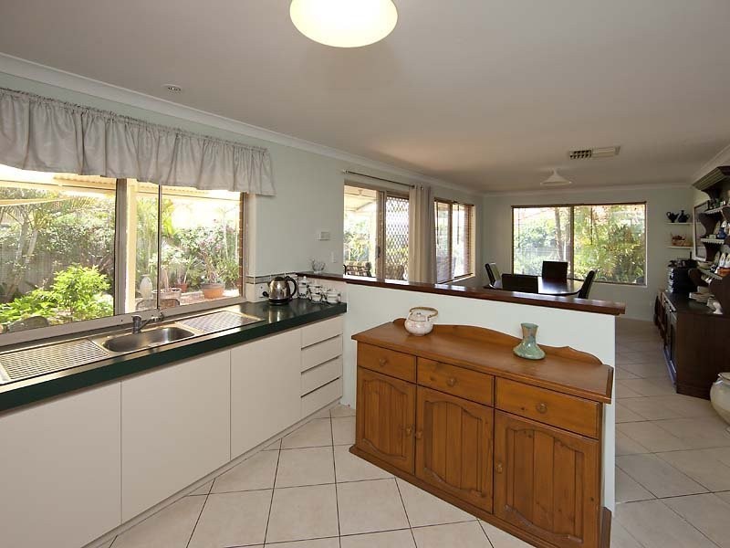 14 Houghton Close, South Guildford WA 6055