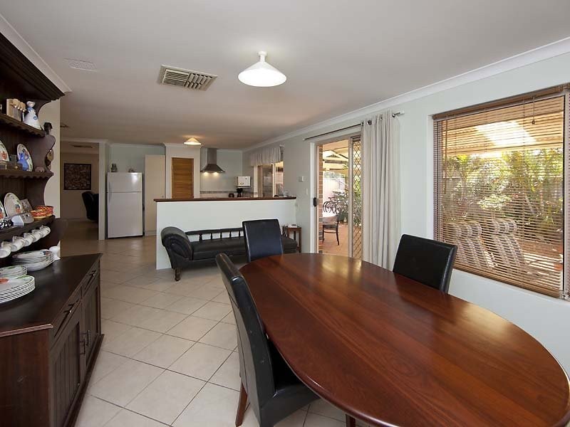 14 Houghton Close, South Guildford WA 6055