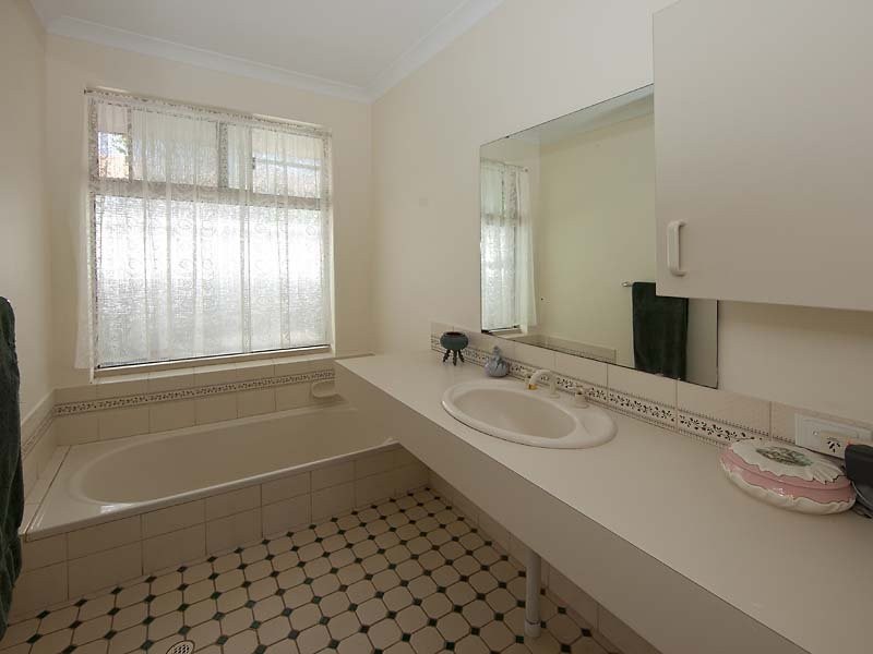 14 Houghton Close, South Guildford WA 6055