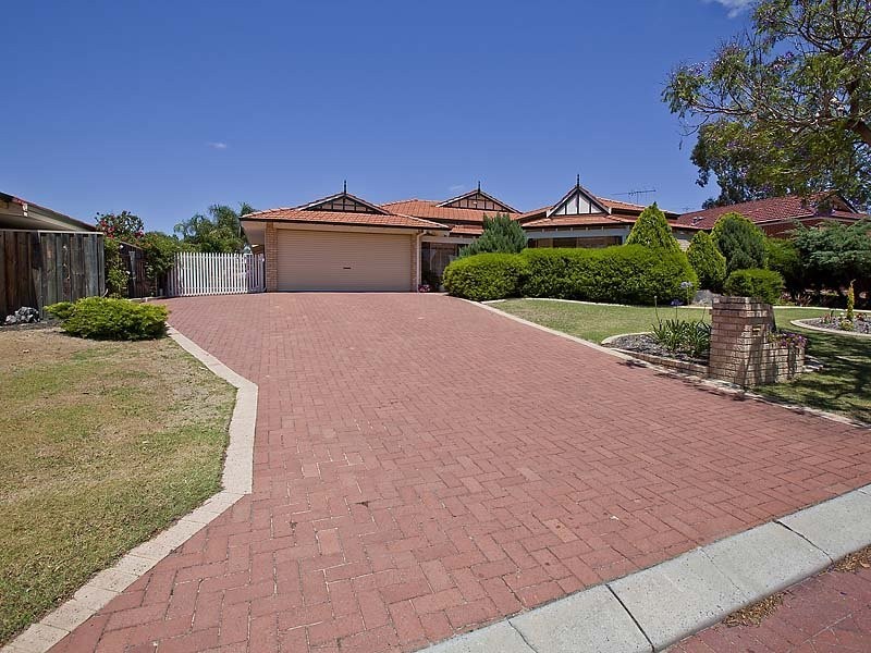 22 Maple Crescent, Helena Valley WA 6056