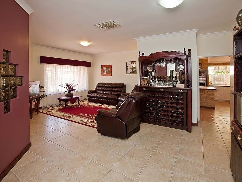 22 Maple Crescent, Helena Valley WA 6056