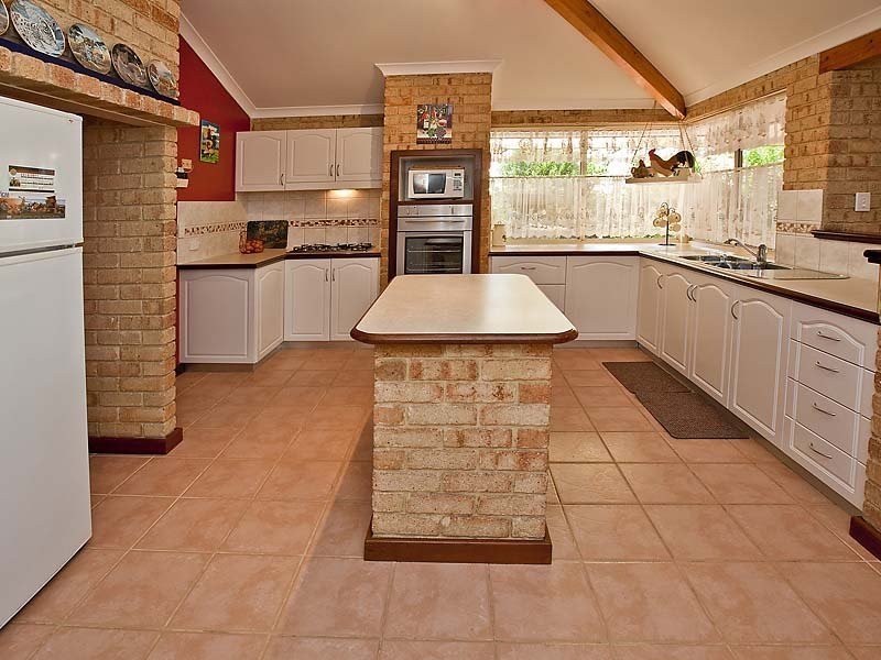 22 Maple Crescent, Helena Valley WA 6056