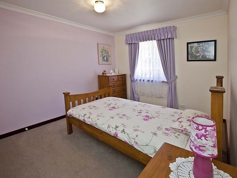 22 Maple Crescent, Helena Valley WA 6056