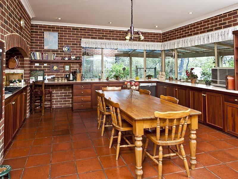 18 Benowa Drive, Glen Forrest WA 6071