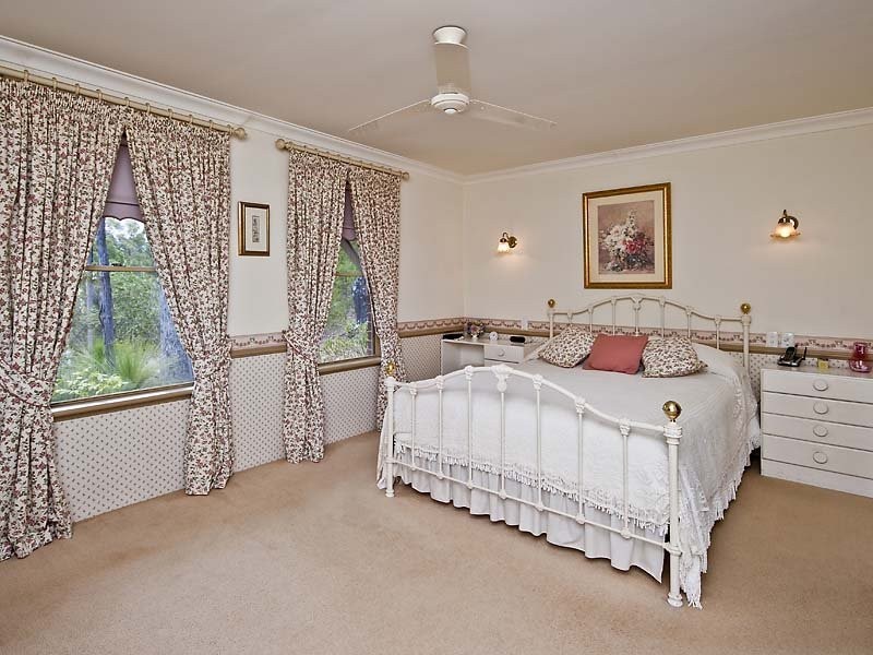18 Benowa Drive, Glen Forrest WA 6071
